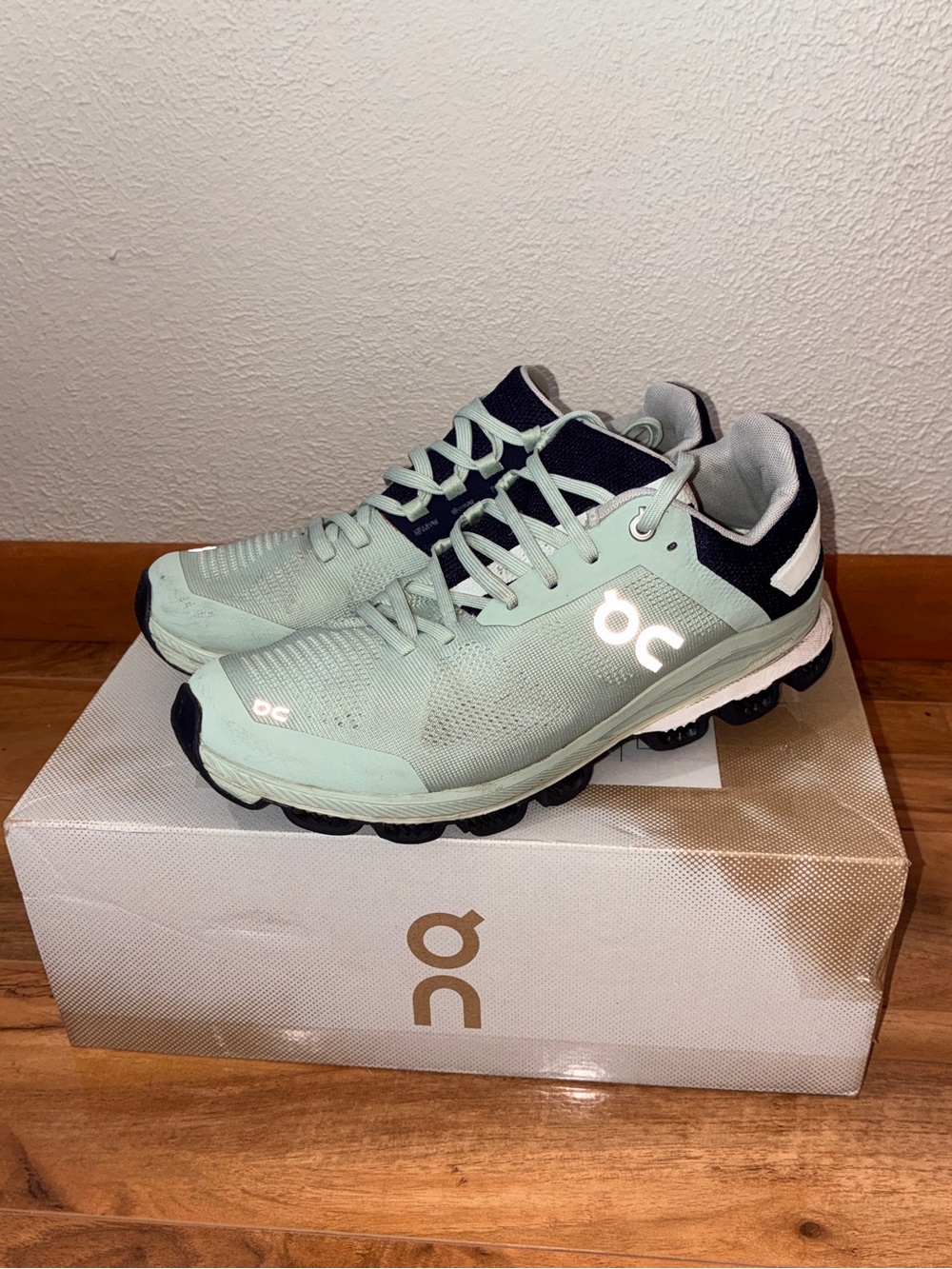 On Cloud Women’s Cloudsurfer 6 Green Fennel Ink Shoes - size 8.5